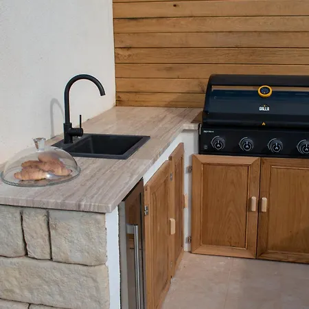 Amphora Apartment